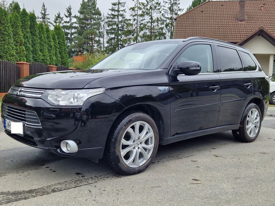 Mitsubishi Outlander Mitsubishi Outlander Plug-In Idealny pełna wersja