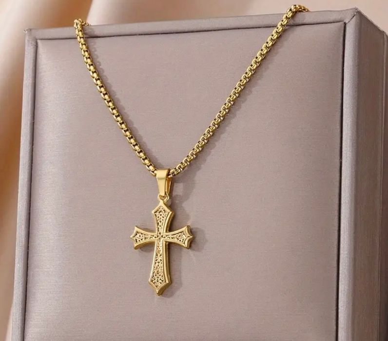 Złoty łańcuszek z Krzyżem Krzyżykiem Biżuteria Religijna
