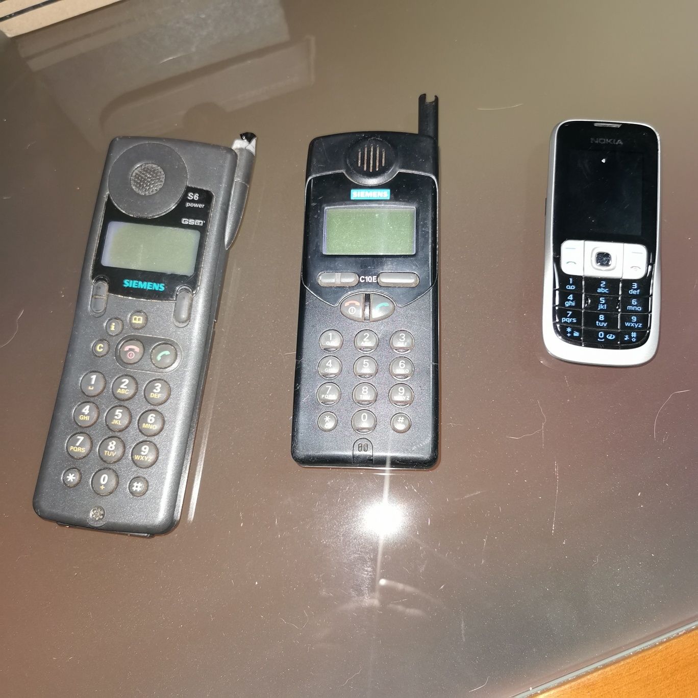 Telemóveis antigos. Lote de 13 unidades e 9 carregadores