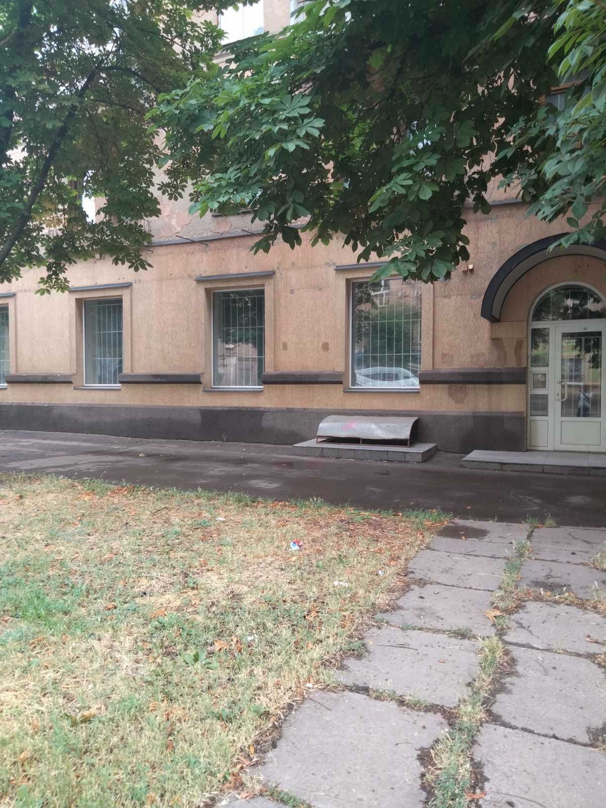 Оренда комерційного приміщення по вулиці Петра Калнишевського