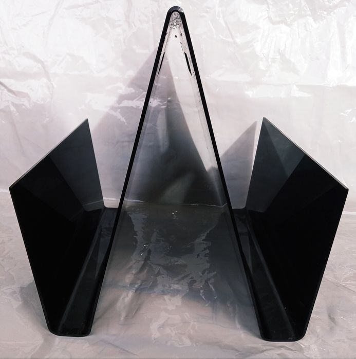 Suporte / Porta-revistas ultra moderno em perspex acrílico preto