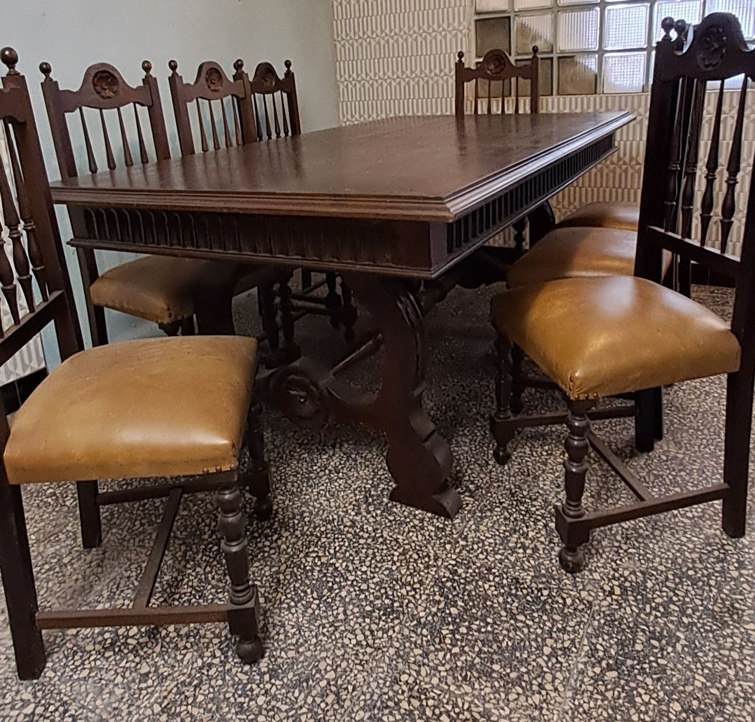 Mesa + 8 cadeiras madeira maciça