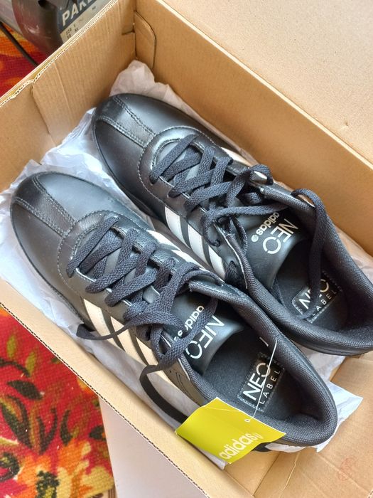 Продам кросівки нові