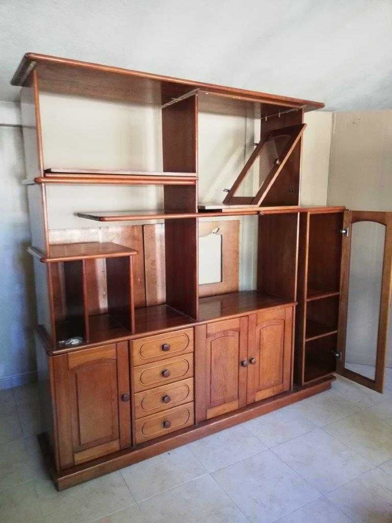 Móvel-de-sala (comp.2,10m-larg.0,45m-alt.2,0m)