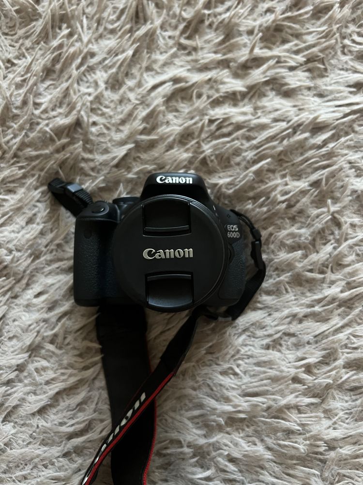 Продам фотоапарат Canon eos 600D