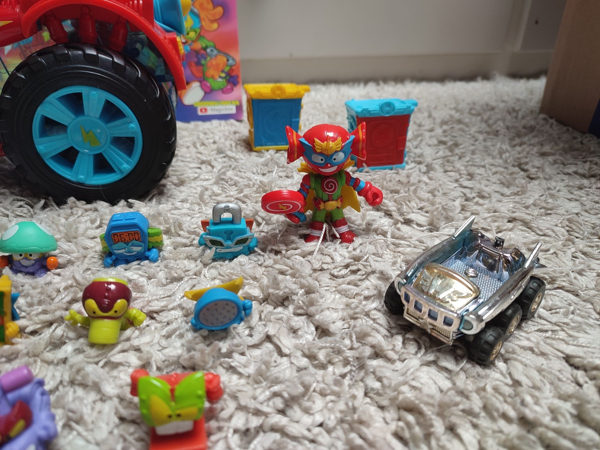 Super zings zestaw monster roller figurki pułapki kazoom kid autka itd