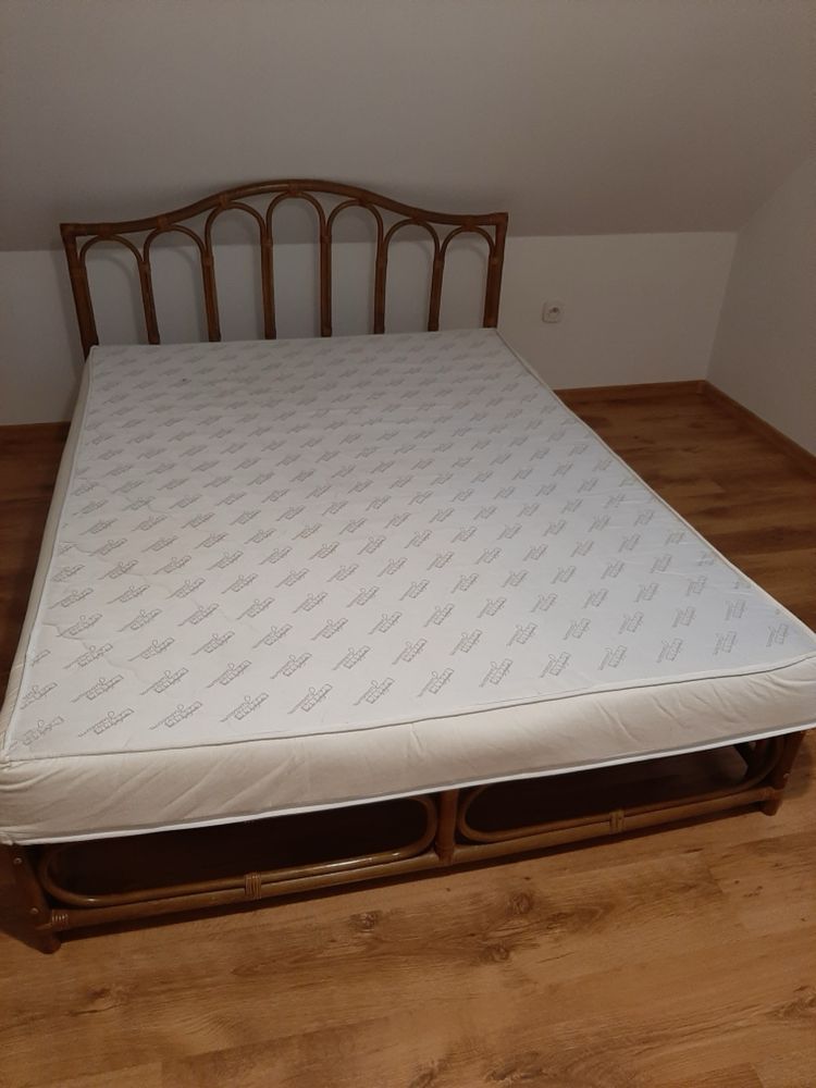 Łóżko z rattanu + 2 stoliczki nocne