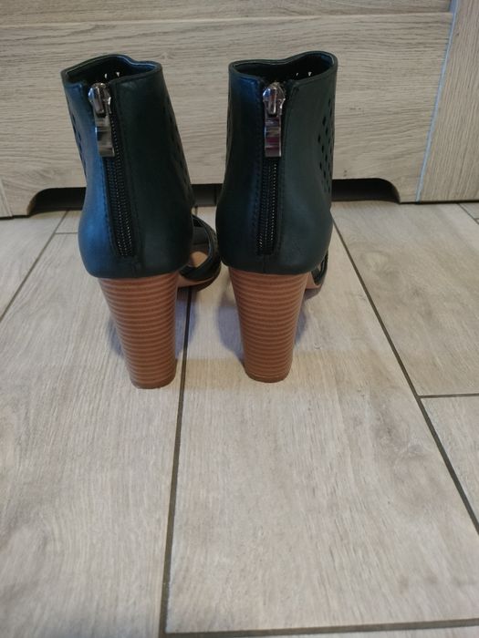 Buty na obcasie 41(27)