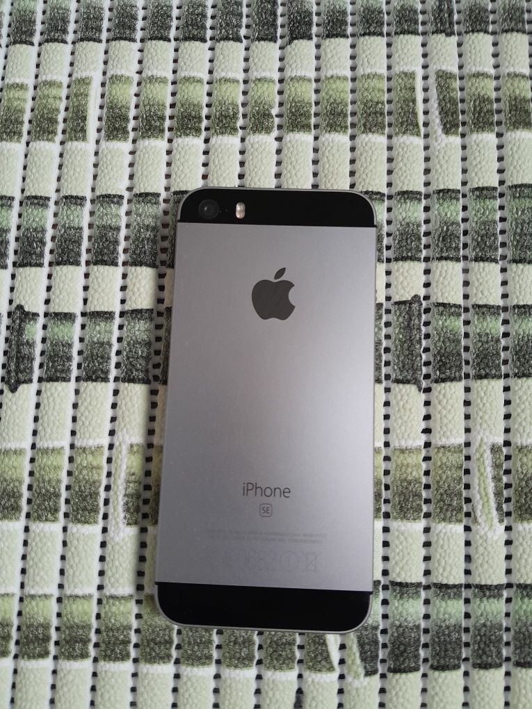 Продам iphone se 2016