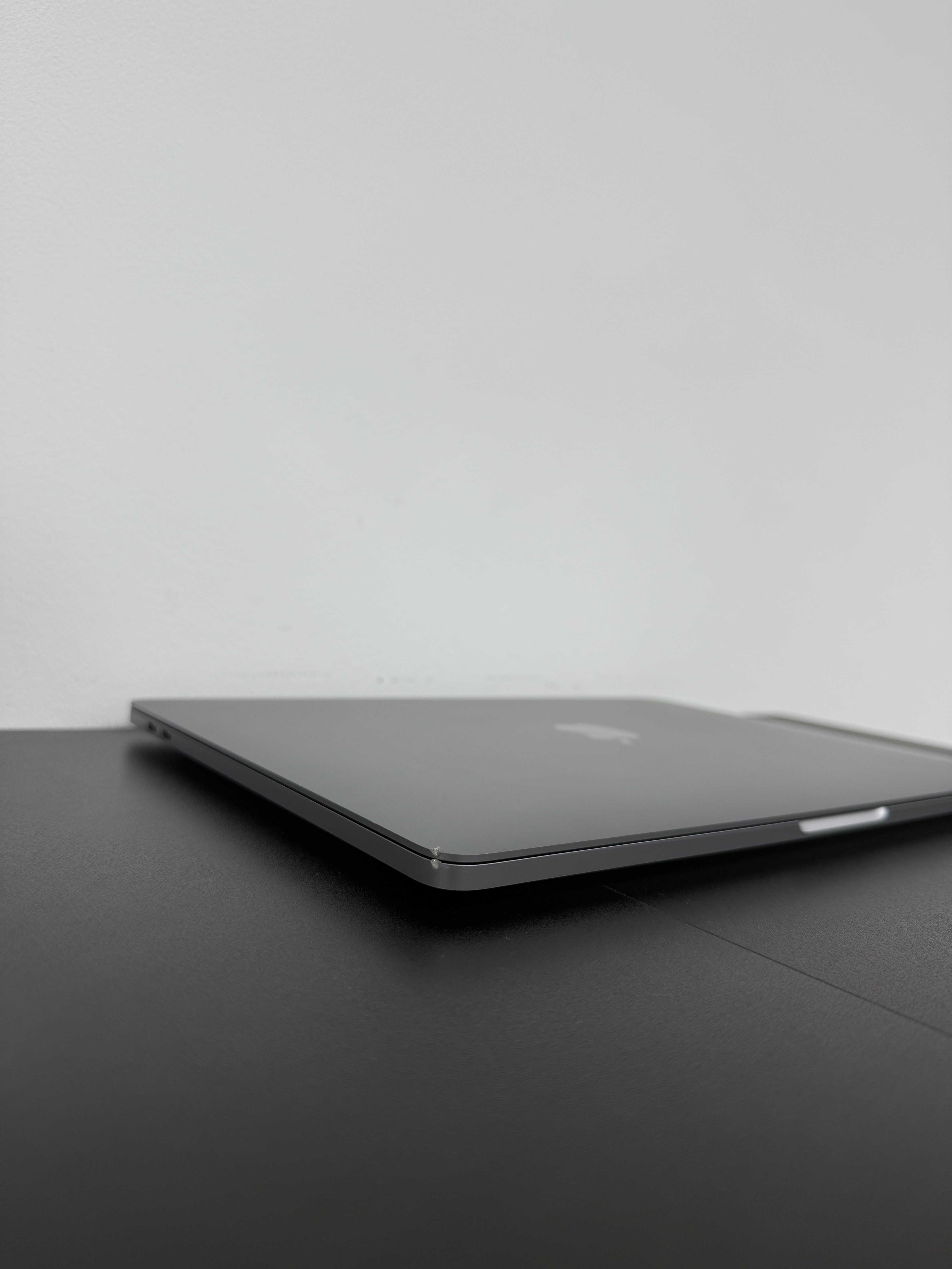 Macbook Pro 2020 (2021 випуск) (M1/8 gb/512 ssd)