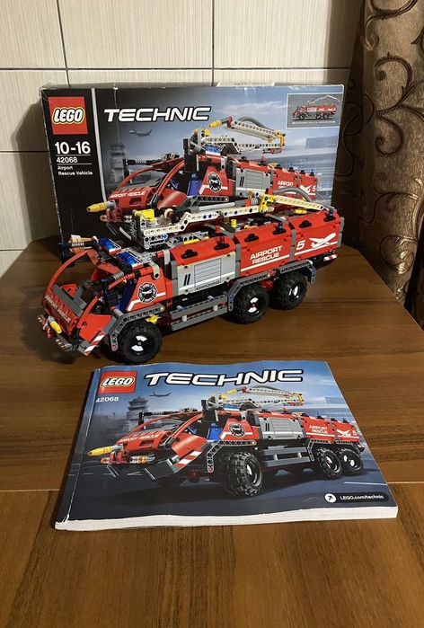 Lego Technic 2 в 1 Автомобіль рятувальної служби 42068