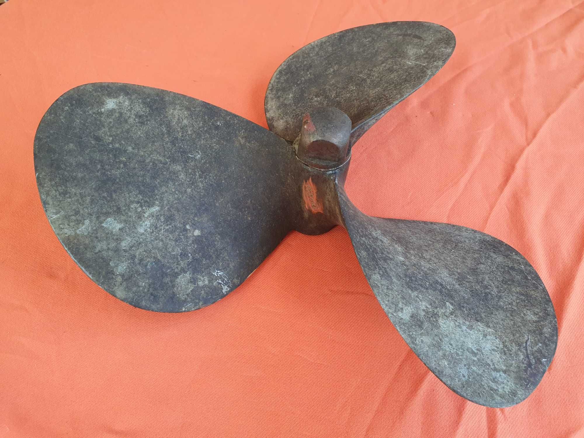 Śruba napędowa SOLE 17"x 16" LH z wałem 30mm i sprzęgłem - komplet