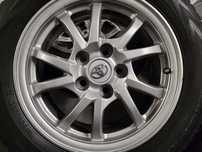 Aluminiowe felgi 16" Toyota 16x6,5J z oponami zimowymi Nokian