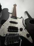 Vendo guitarra strato nova