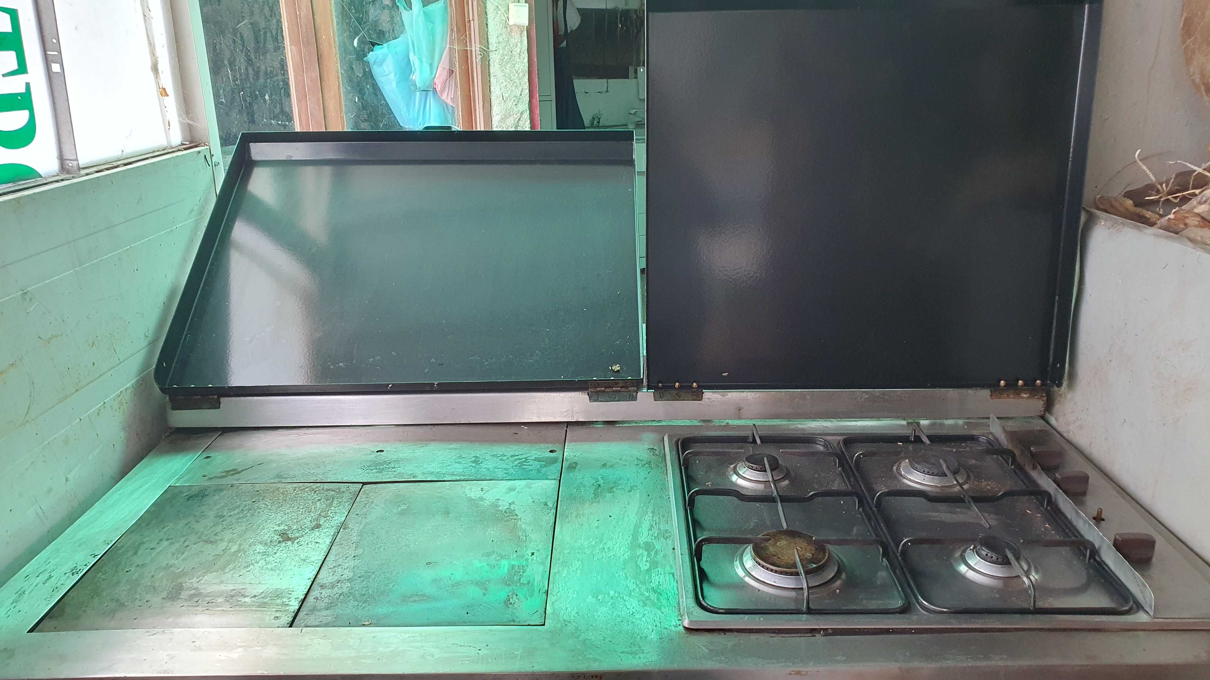 Fogão de inox a lenha com placa