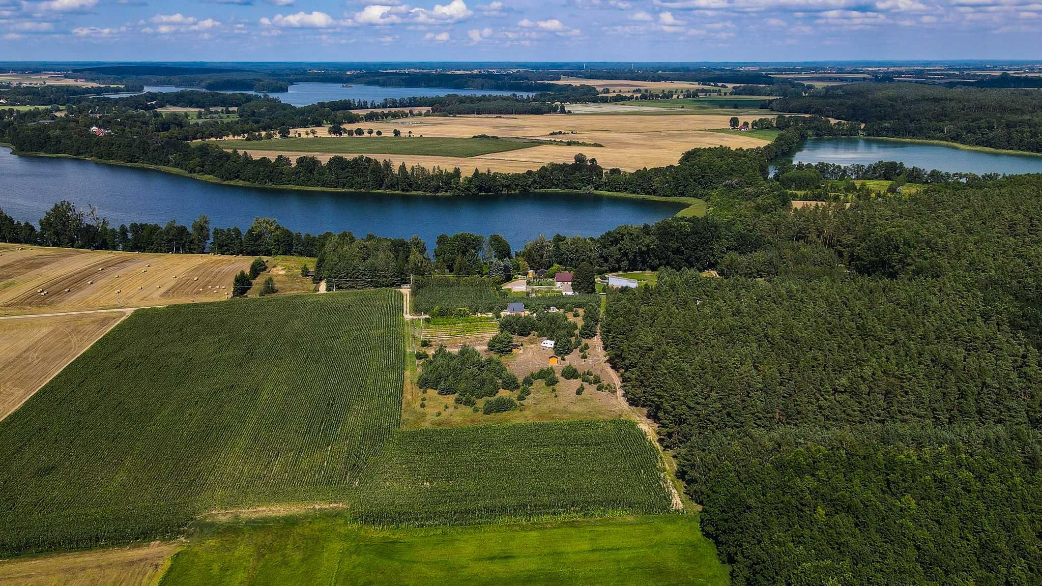 Sprzedam działkę  budowlaną w urokliwym miejscu ok . 100 m od jeziora