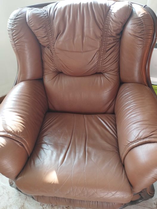 Vendo sofás em pele