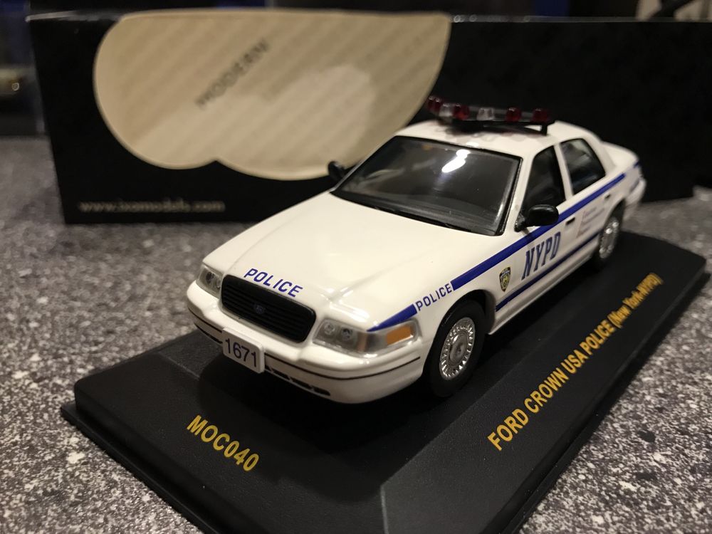 1/43 FORD CROWN IXO - не журналка!