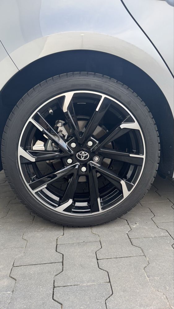 Koła zimowe alufelgi 18’’ 225/40 5x114,3 Toyota Corolla czujniki TPMS