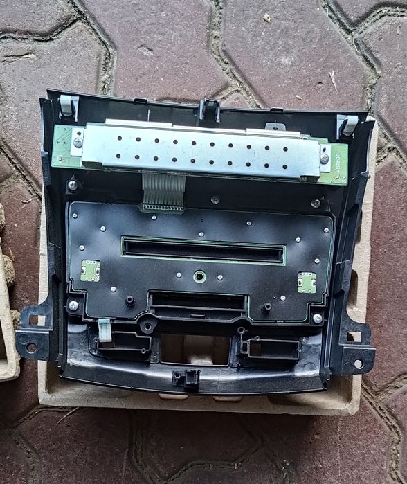 Panel plus radio ze zmieniarką Mitsubishi Outlander II RF