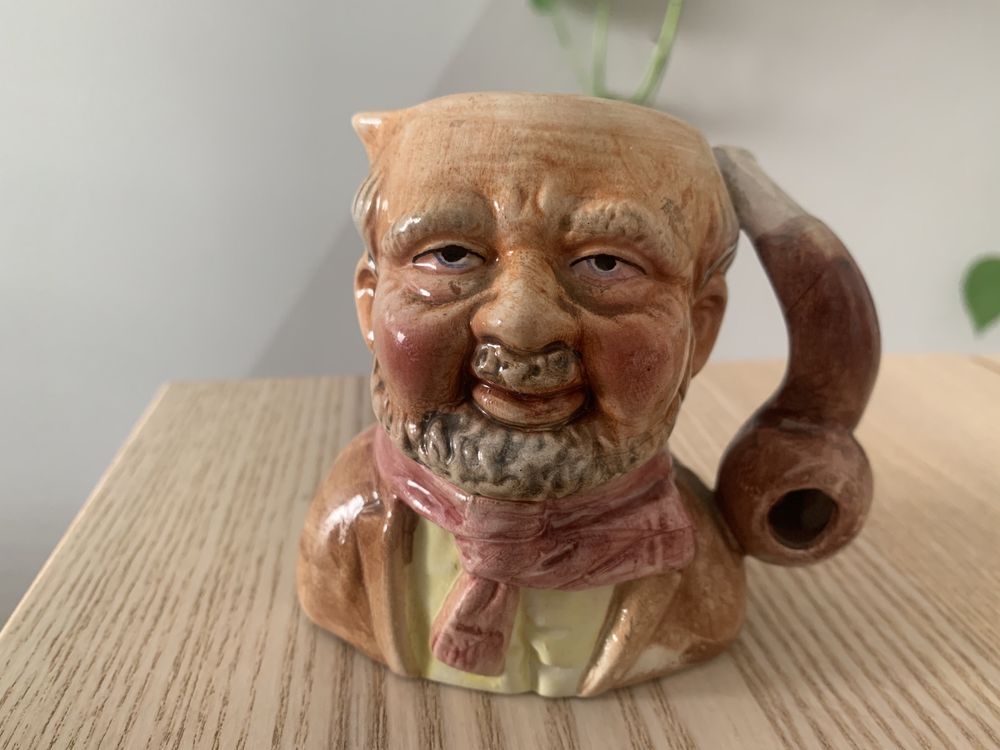 Caneca antropomórfica antiga pequena