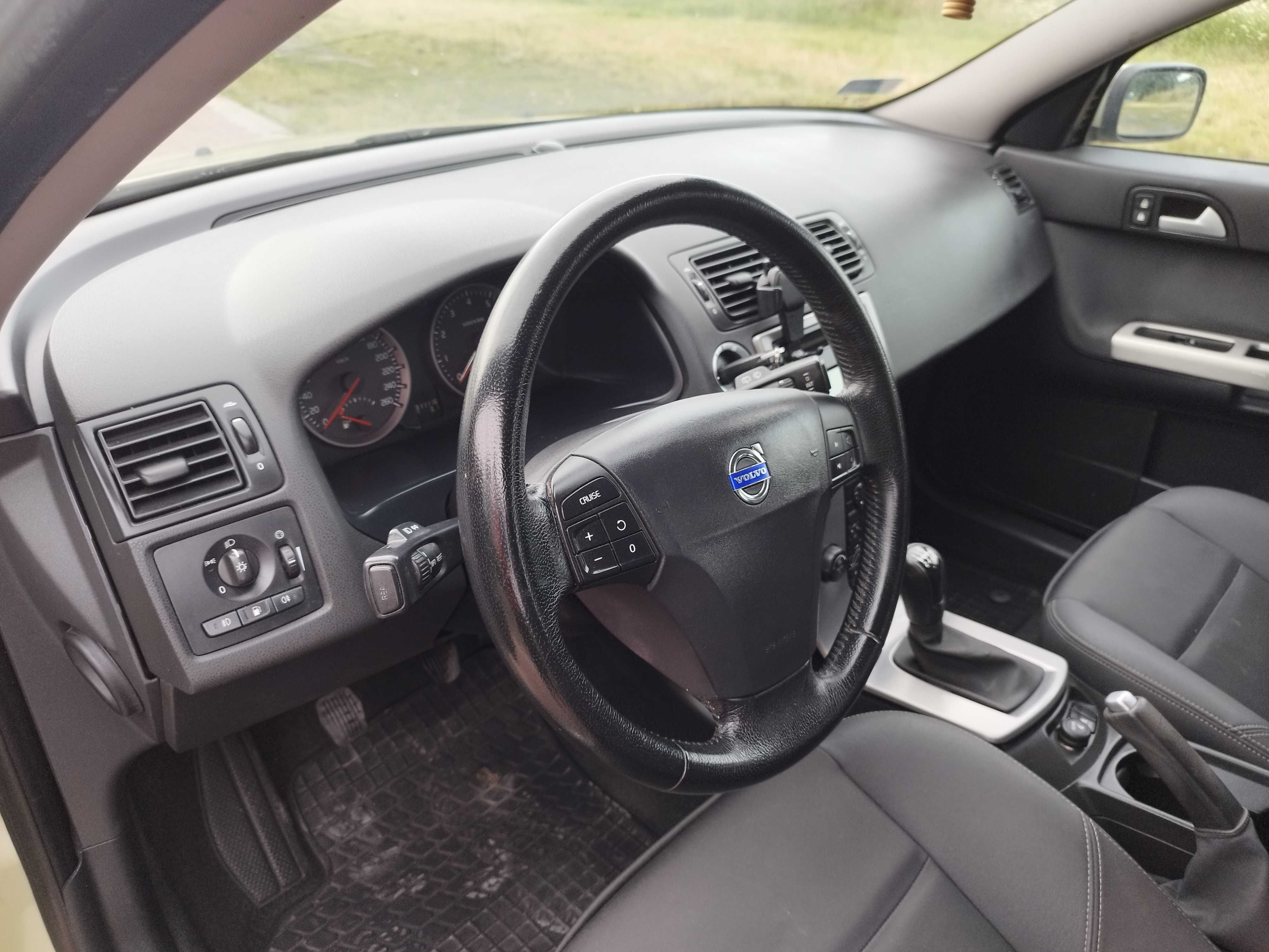 Zadbane Volvo V50 2,5T 220KM LPG Manual, nowy rozrząd, + koła zimowe