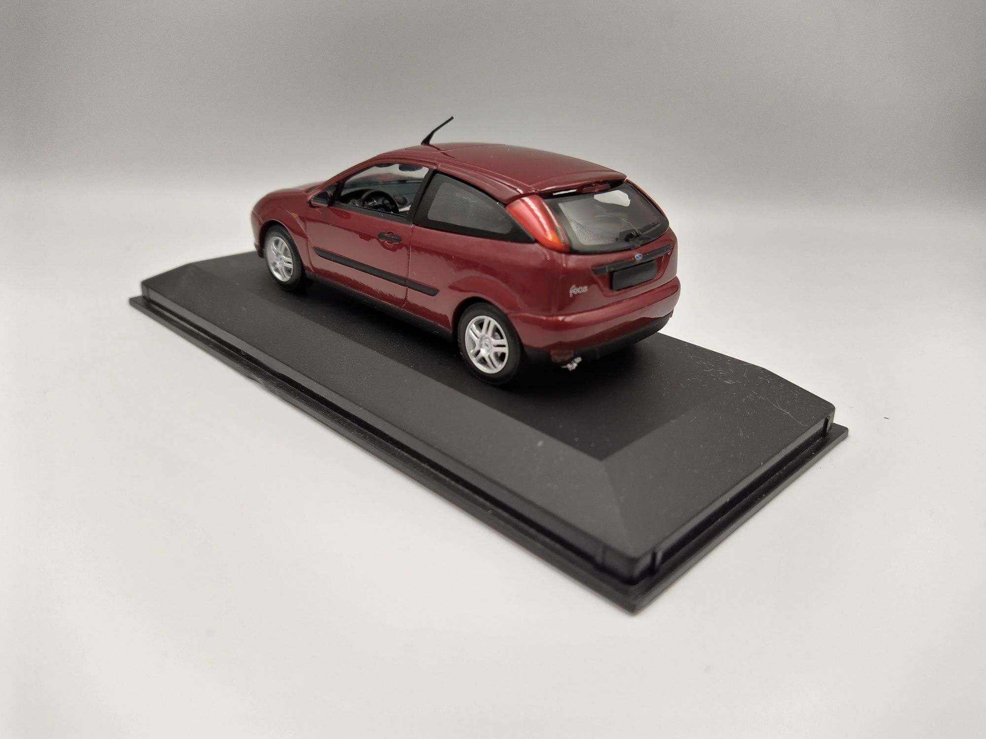 Ford Focus Minichamps Skala 1:43