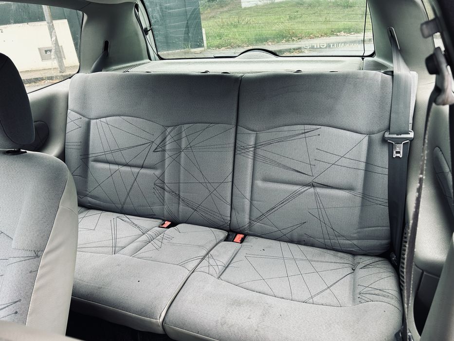 Renault clio 1.5dci 5 lugares ano 2001