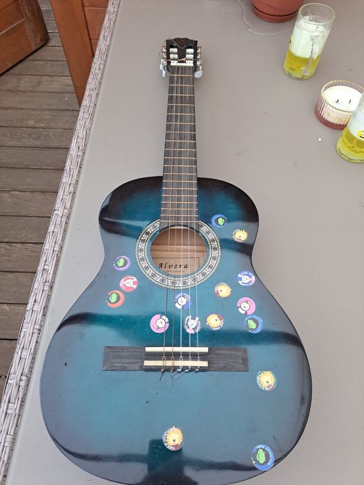 Piekna fajna gitara Alvera
