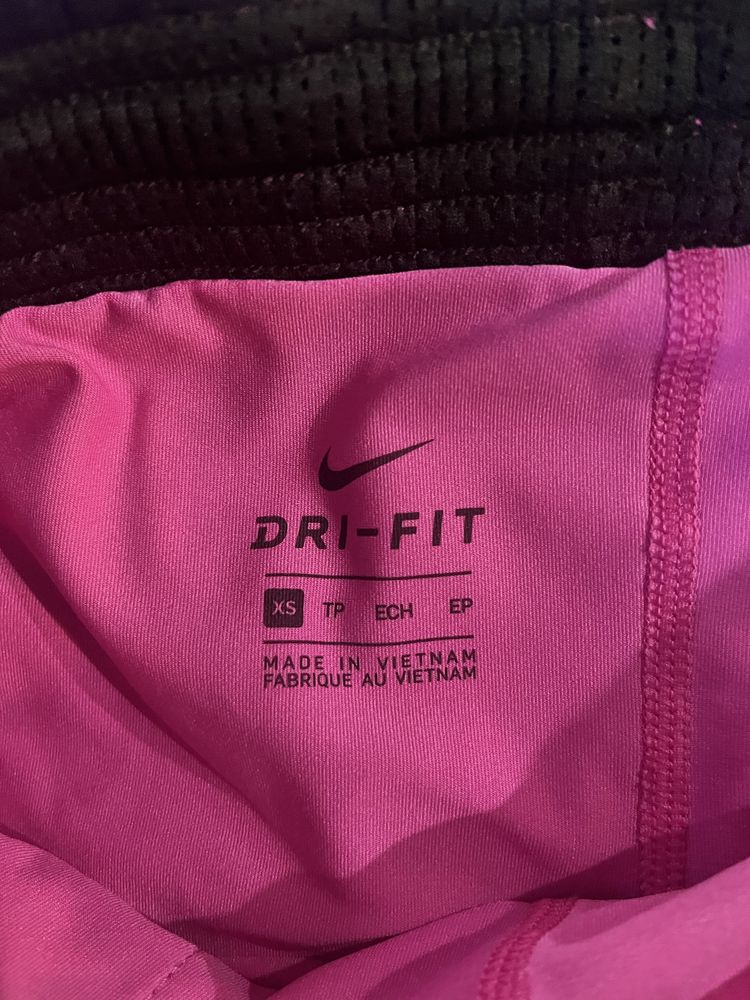 Спортивні шорти nike dri-fit swift pink xs