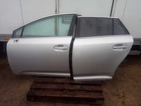 Toyota avensis t27 09-18 drzwi lewy przód kolor 1F7 srebrne