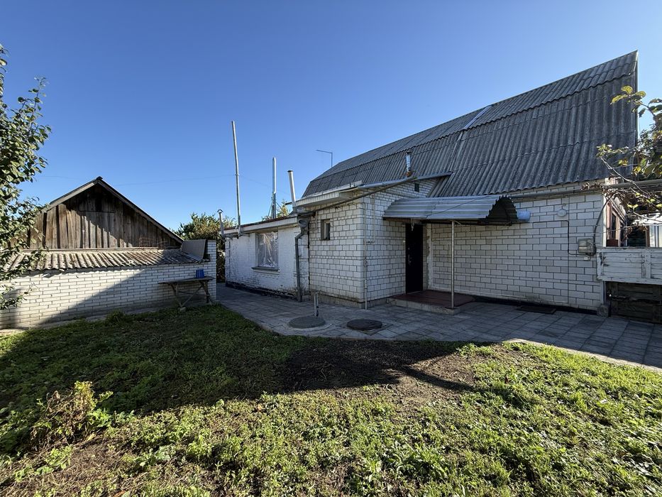 Продаж цегляного півбудинку в р-ні 6 школи