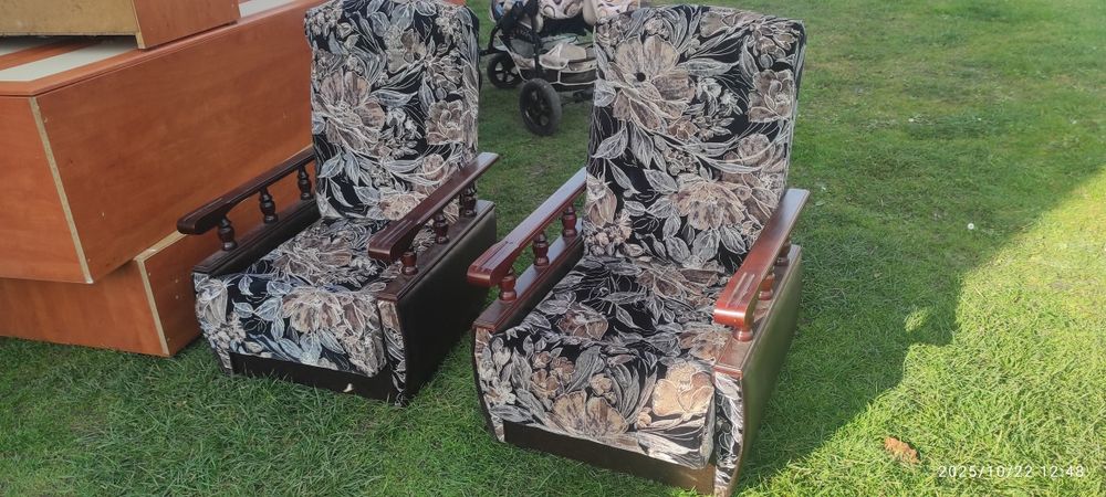 Oddam widoczne 2 fotele