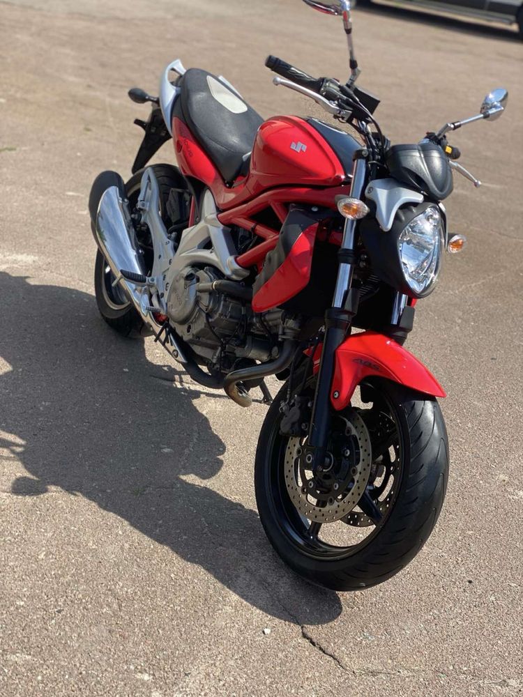Японський мотоцикл Сузуки Гладіус Suzuki Gladius 400 з Японії