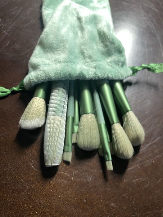 13 pedzelkow do make up