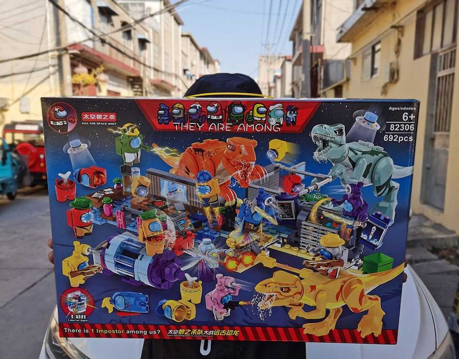 Огромный Лего Амонг Ас против Динозавров, 692 детали. Lego AMONG US