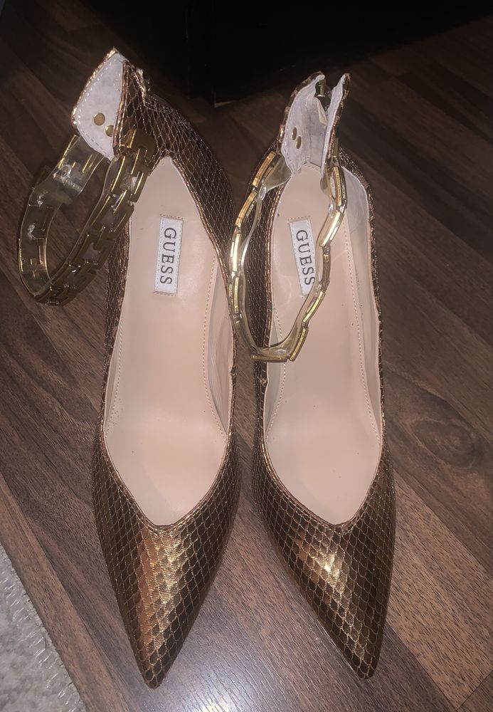 Guess szpilki roz. 40