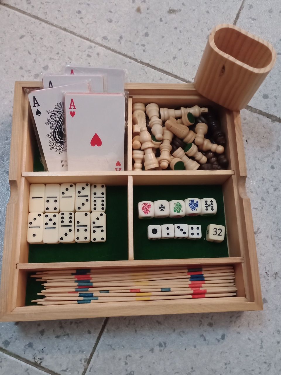 Tabuleiro de jogos 6 em 1 - Xadrez-Damas-Gamão-Mikado-Poker-Dominó