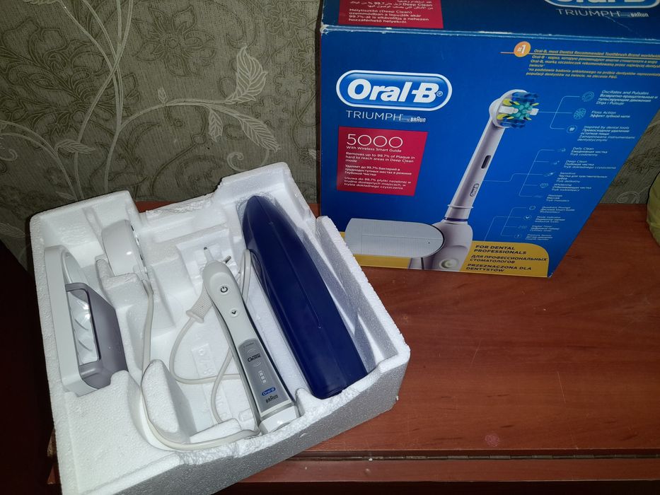 Продам электрическая зубная щетка Oral-B