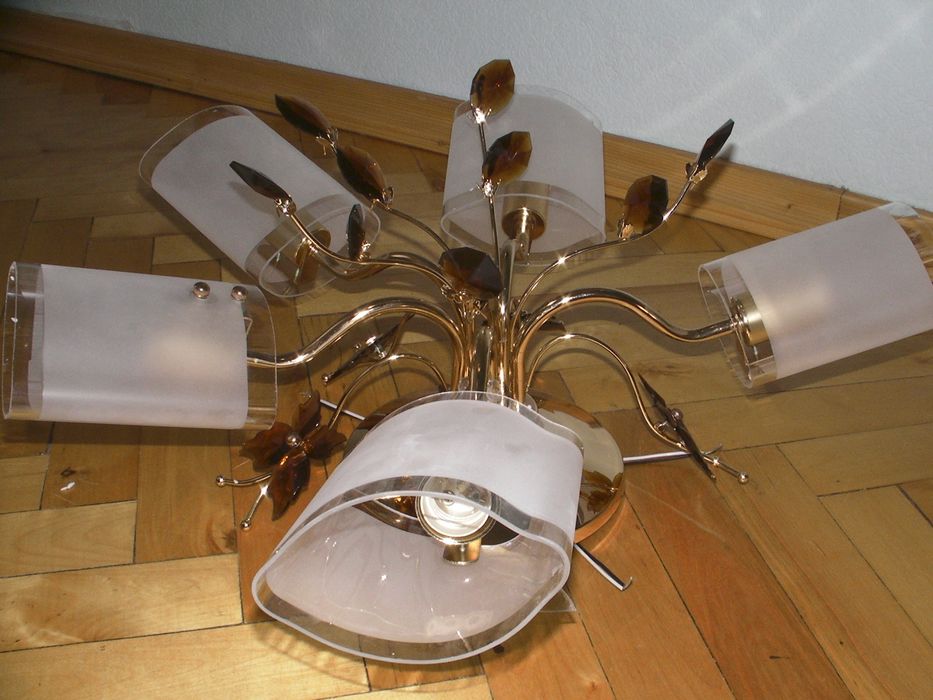 Люстра нова не була в користуванні