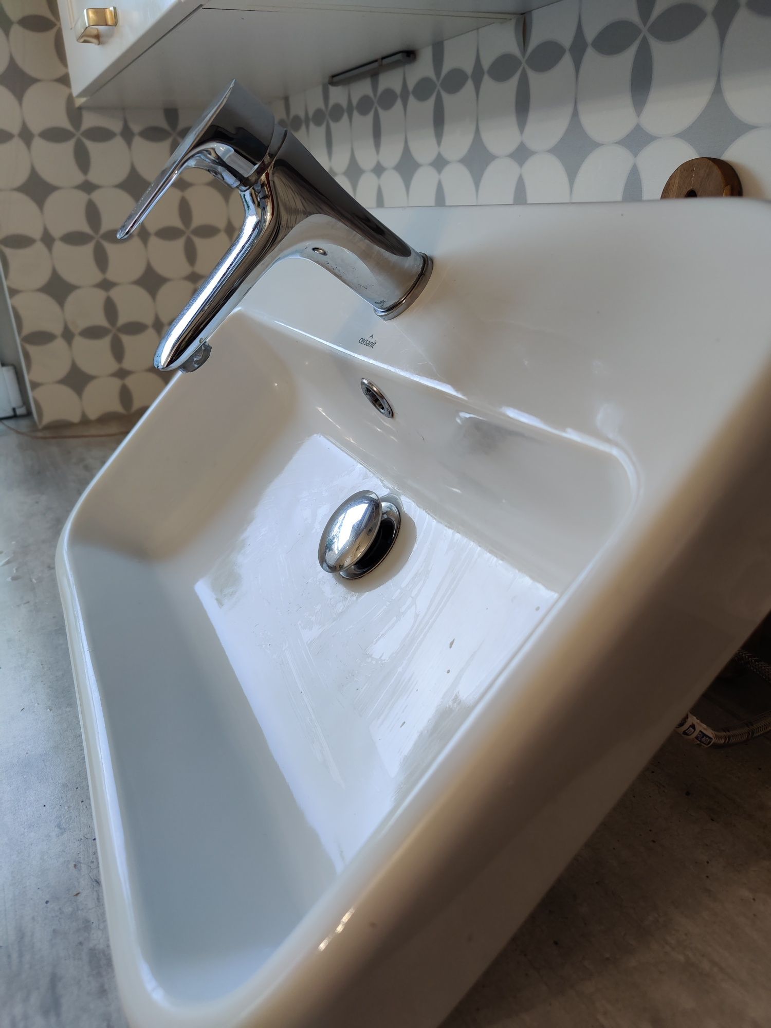 Umywalka na blatowa Cersanit 60 cm wraz z baterią