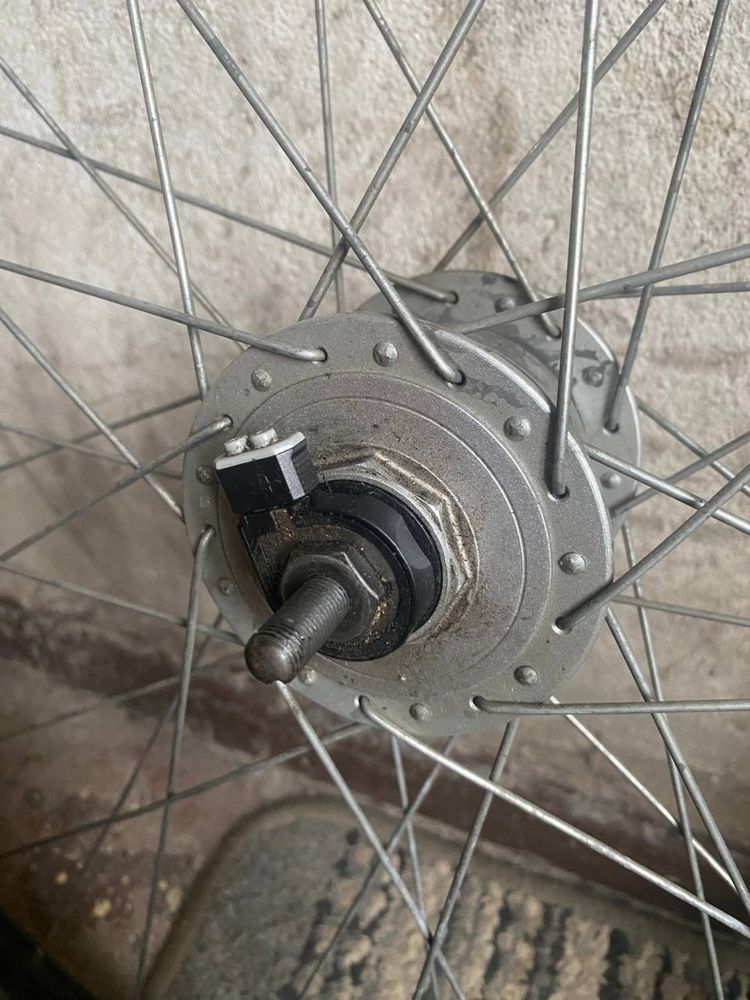 Koło przednie z piastą dynamo Shimano DH-3N31-NT