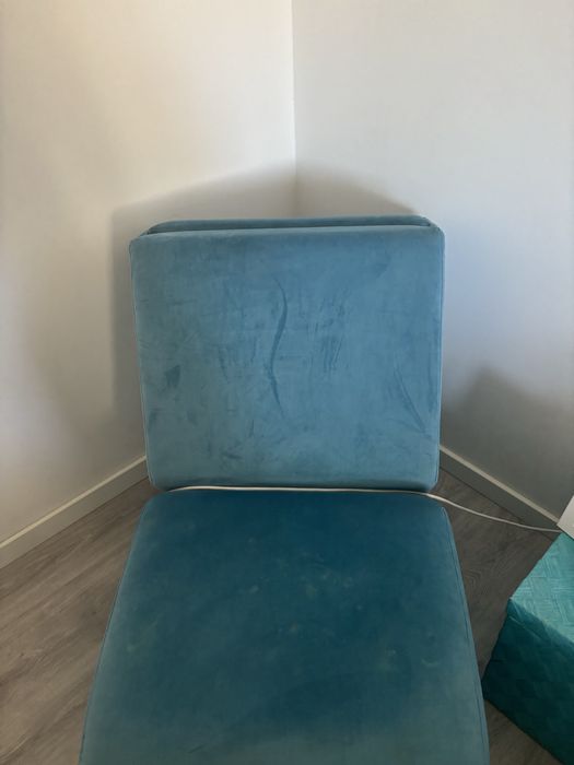 Sofa cama azul em veludo