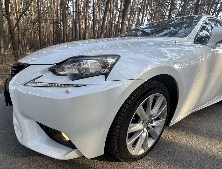 Lexus is 250 - офiцiйне авто,що дарує емоції!