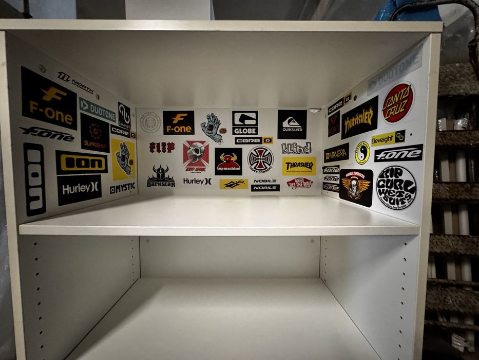 Estante ikea 80x120x45cm com autocolante surf e sk8
