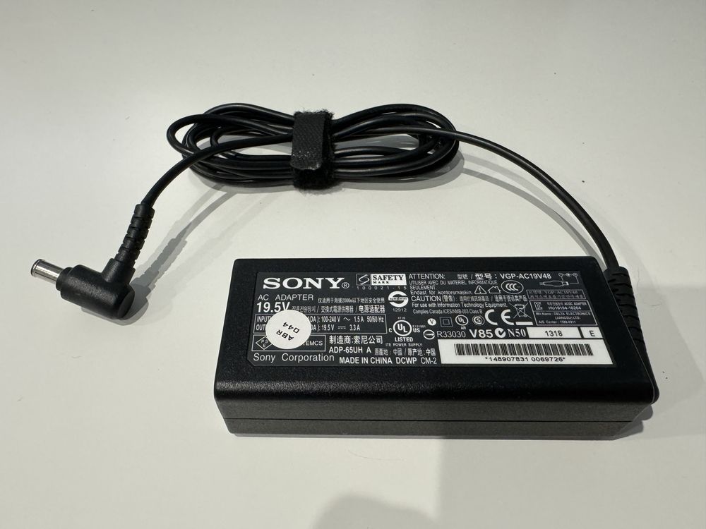 Продам зарядний пристрій для ноутбуку Sony VGP-AC19V48