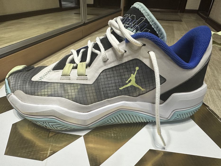 Кросівки Jordan.