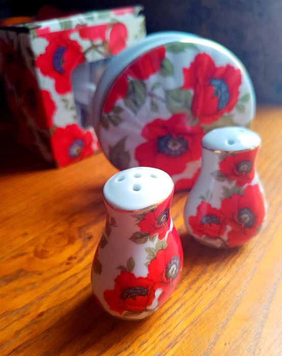 Салфетниця, набір для спецій