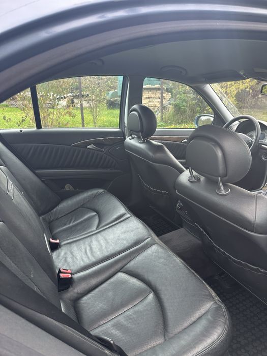 Продам мерс 211 2.7 диз аатомат НЕРОЗМИТНЕНА