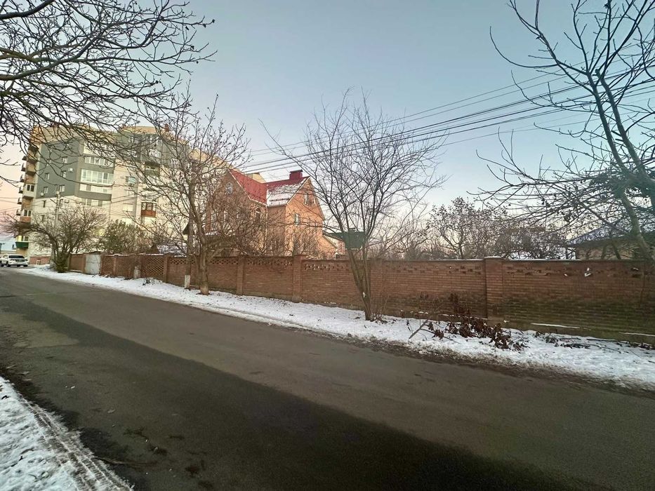 ФАСАДНА земельна ділянка в мікрорайоні Пирогово